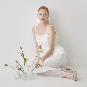 타브 Frill Ribbon Sleeveless Top - White TAV