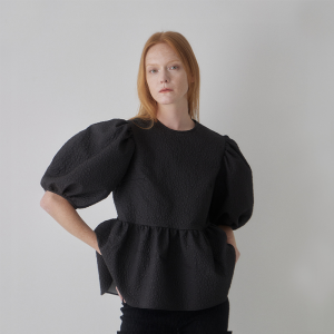 타브 Volume Puffy Back Ribbon Blouse - Black TAV