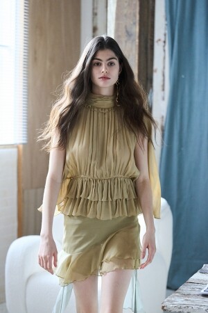 까이에 언밸런스 플레어 미디 실크 스커트 CAHIERS